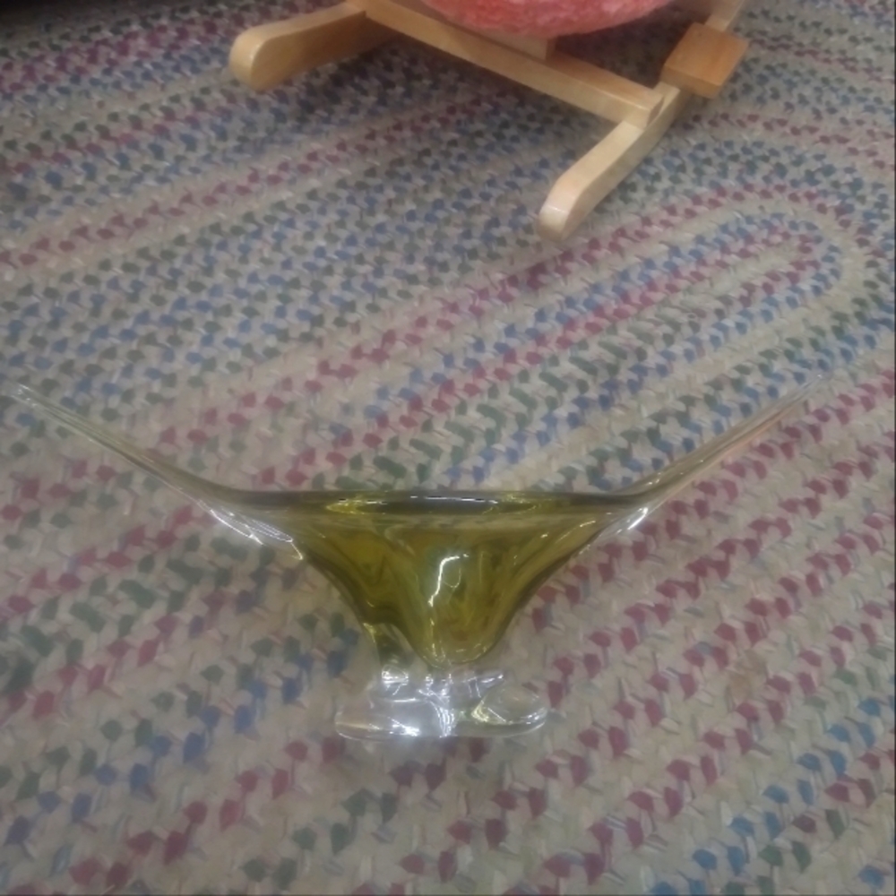 Mid centery modern center Art Glass Bowl.